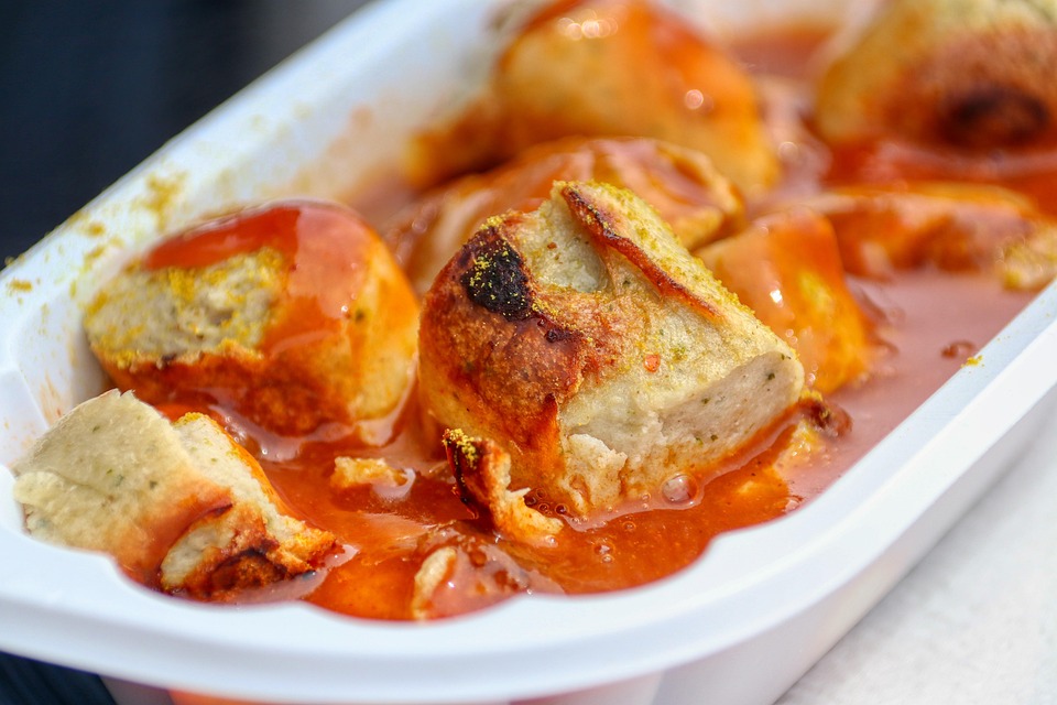 Cosa mangiare a Berlino: Currywurst, street food e l’anima saporita della tradizione