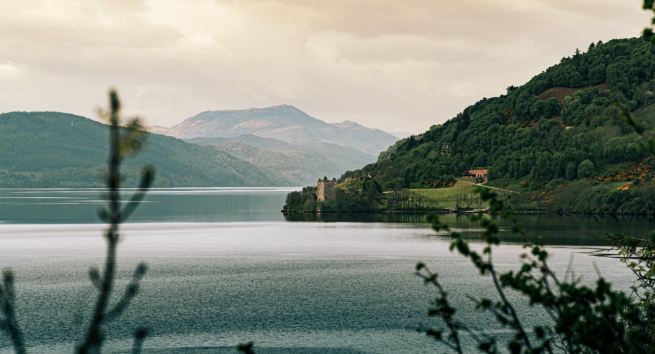 Loch Ness (Scozia): gli avvistamenti più recenti di Nessie e la scienza dietro il mito