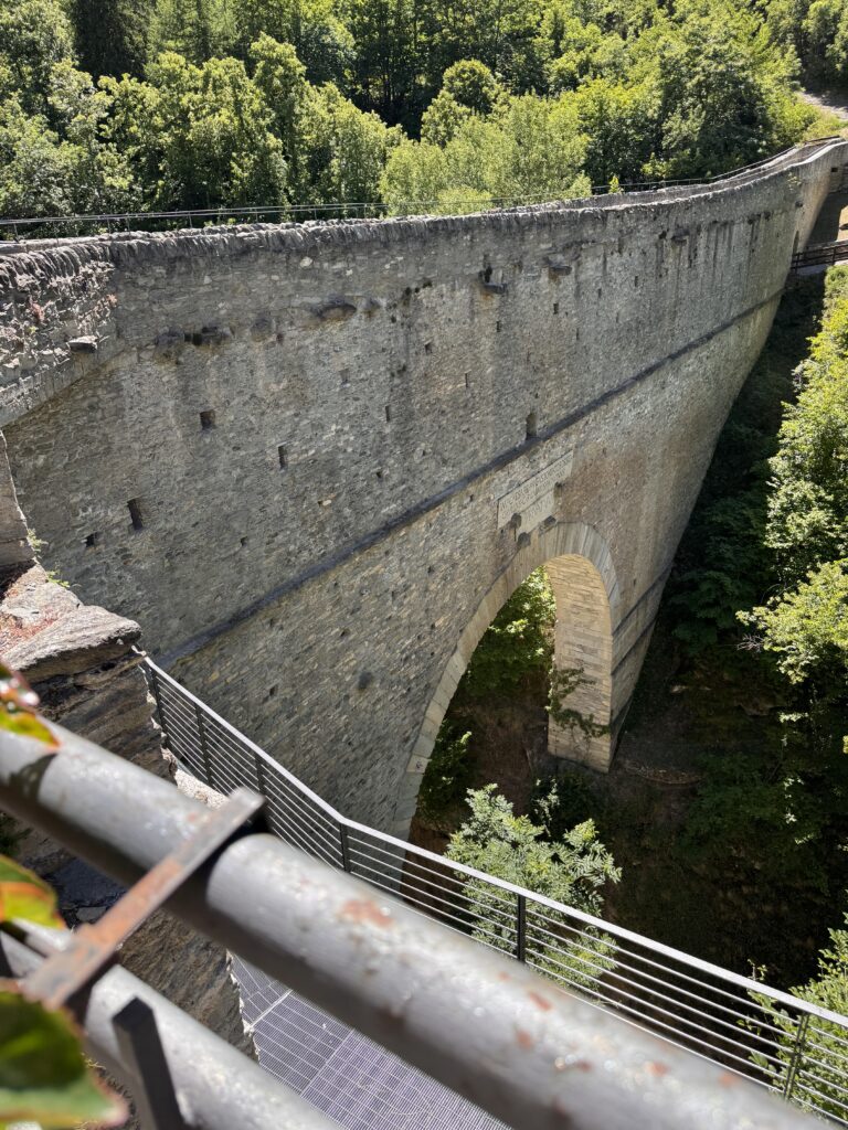 Ponte-Acquedotto Romano di Pont d'Ael