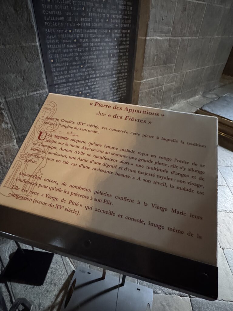 Le Puy-en-Velay: tra la Cattedrale, il Rocher Saint-Michel e i vicoli del centro storico