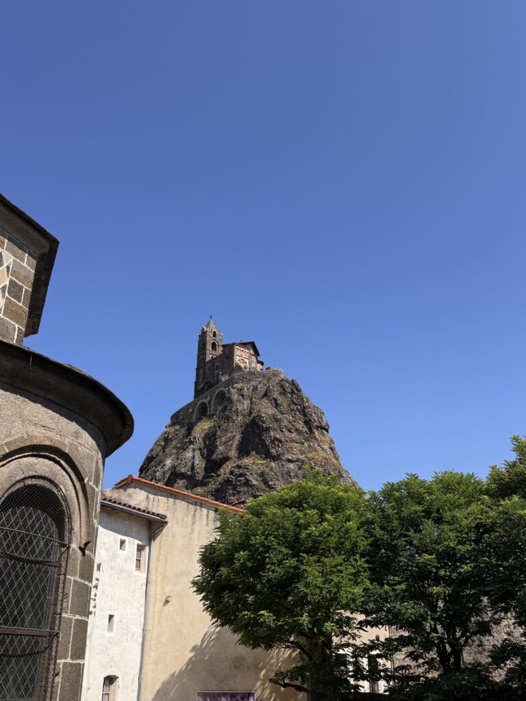 Le Puy-en-Velay: tra la Cattedrale, il Rocher Saint-Michel e i vicoli del centro storico