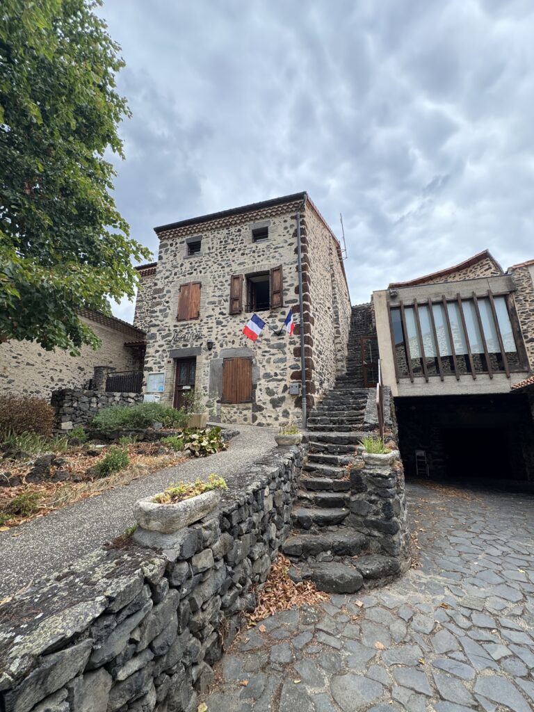 Lavoûte-Chilhac: il mio road trip in mobylette vintage tra i borghi dell’Alvernia
