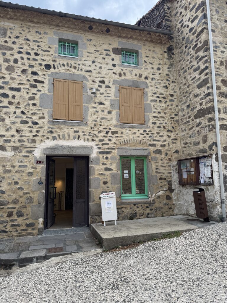 Lavoûte-Chilhac: il mio road trip in mobylette vintage tra i borghi dell’Alvernia
