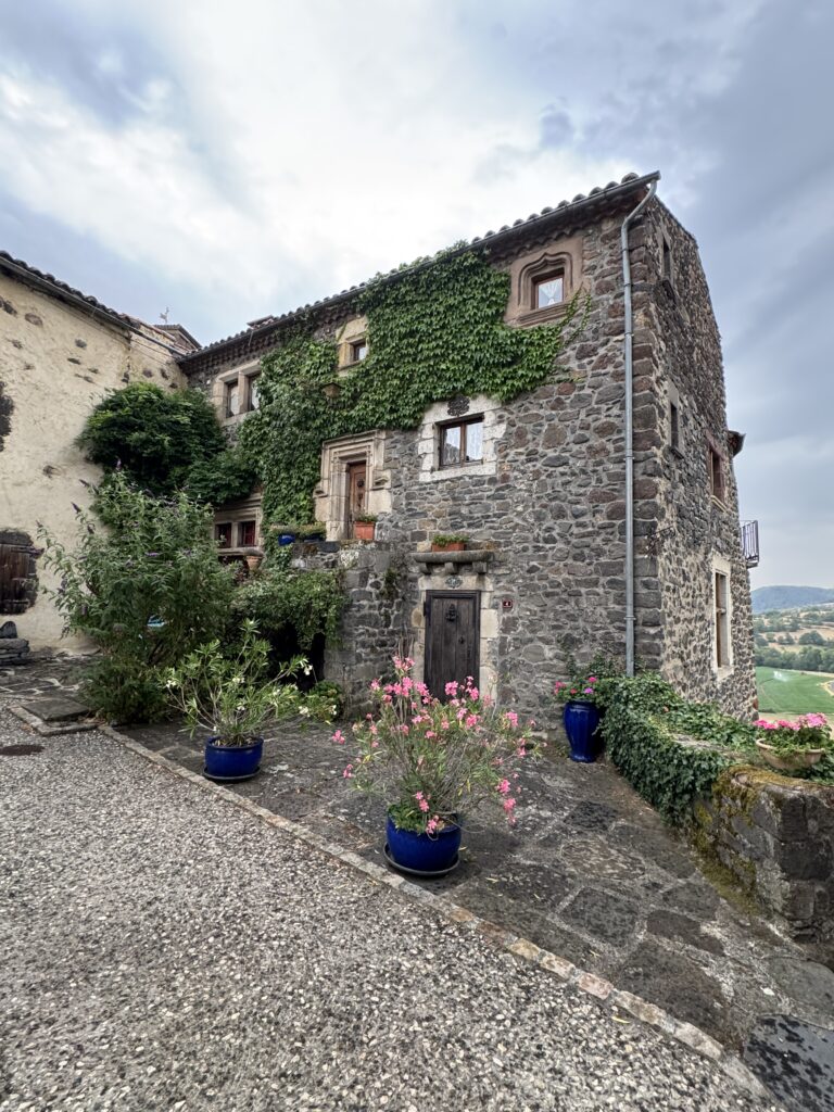 Lavoûte-Chilhac: il mio road trip in mobylette vintage tra i borghi dell’Alvernia
