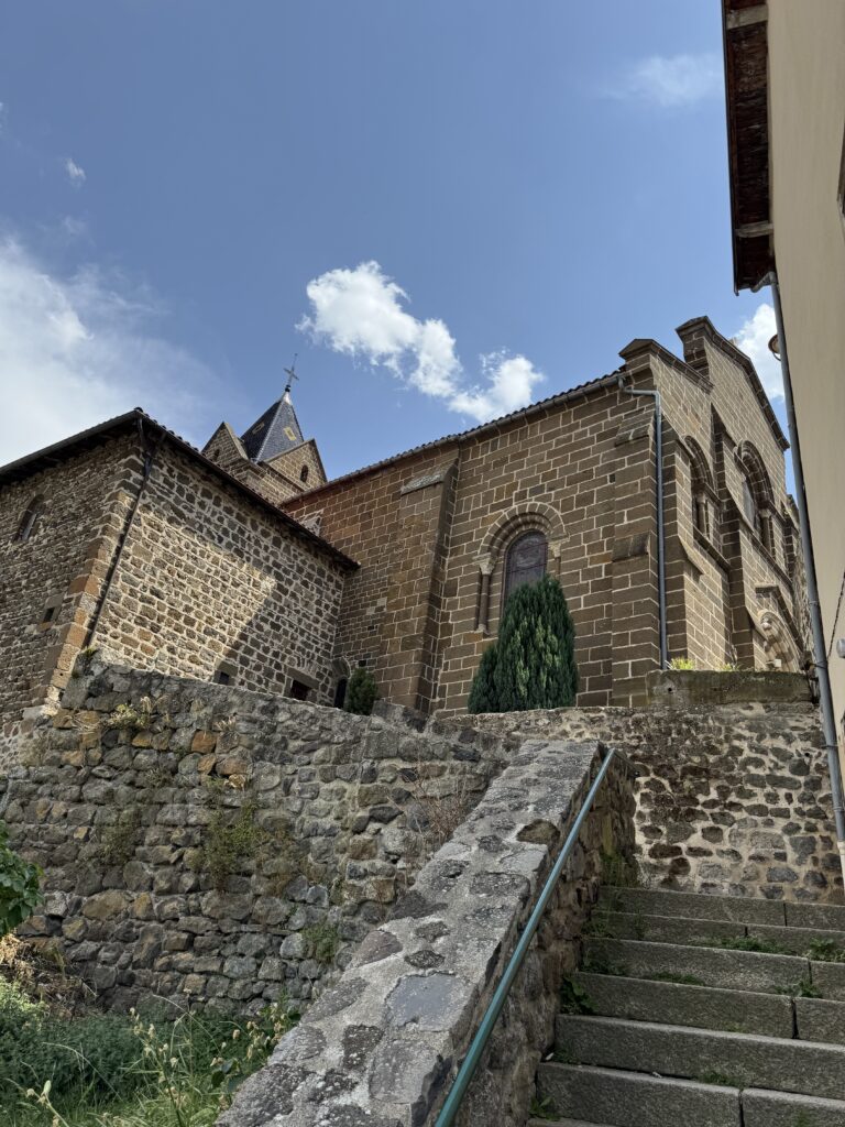 La fortezza nel cielo: perché Polignac cambierà il tuo modo di vedere i castelli