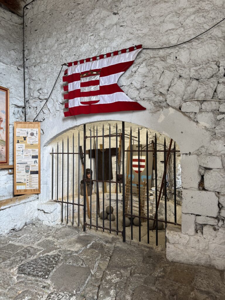 La fortezza nel cielo: perché Polignac cambierà il tuo modo di vedere i castelli