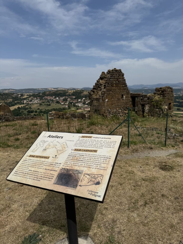 La fortezza nel cielo: perché Polignac cambierà il tuo modo di vedere i castelli