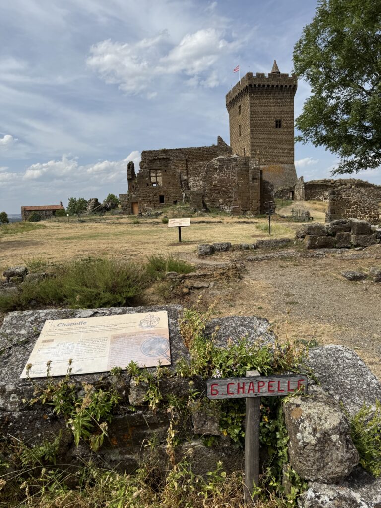 La fortezza nel cielo: perché Polignac cambierà il tuo modo di vedere i castelli