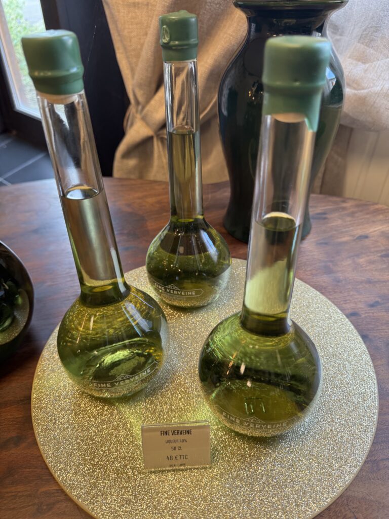 Home Distillers a Polignac: degustazione della Liqueur de Verveine