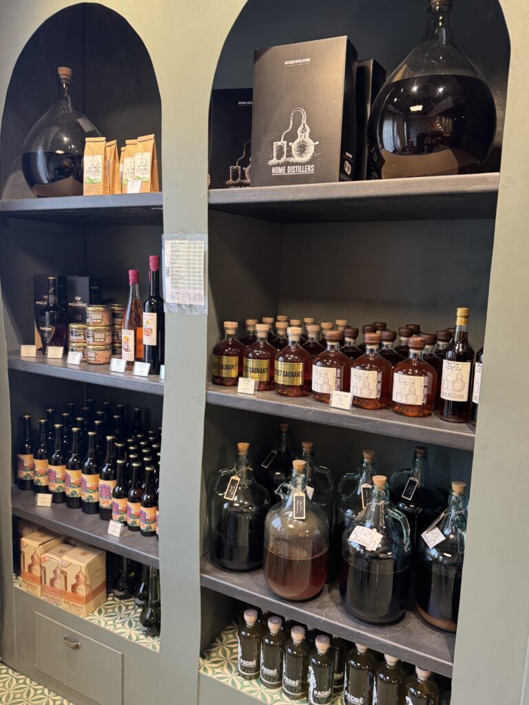 Home Distillers a Polignac: degustazione della Liqueur de Verveine