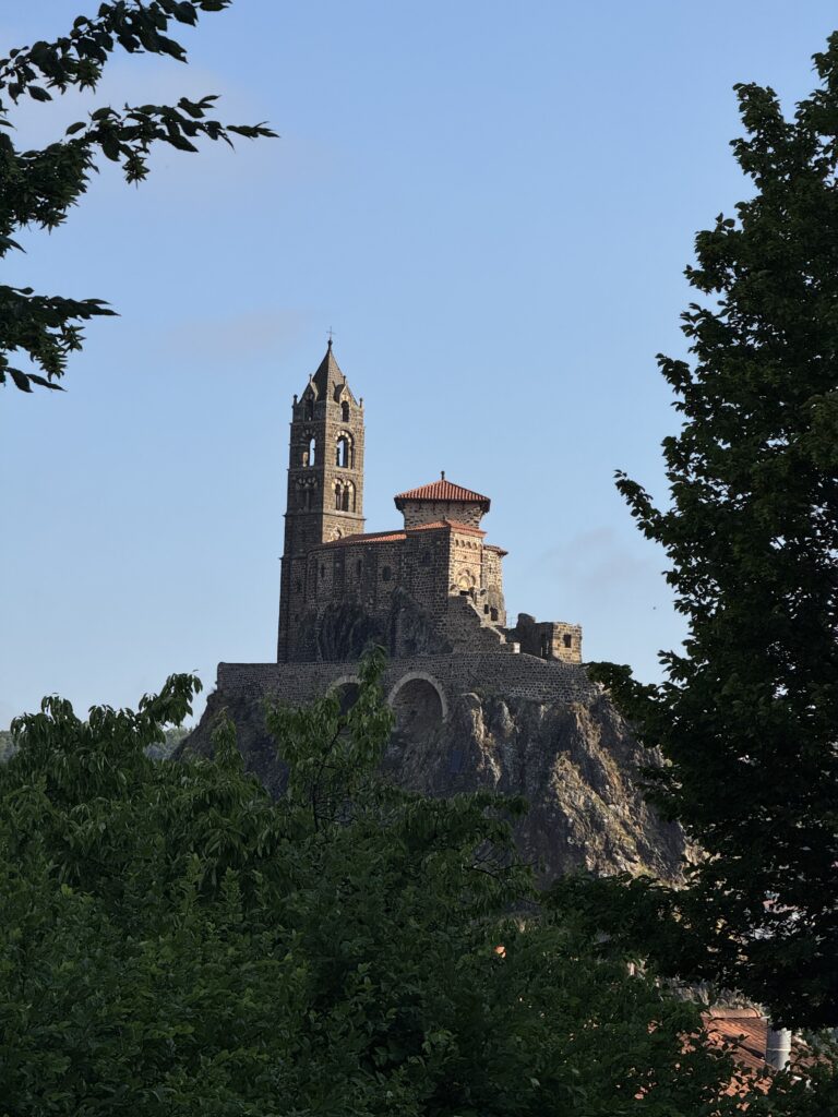 Le Puy-en-Velay: tra la Cattedrale, il Rocher Saint-Michel e i vicoli del centro storico