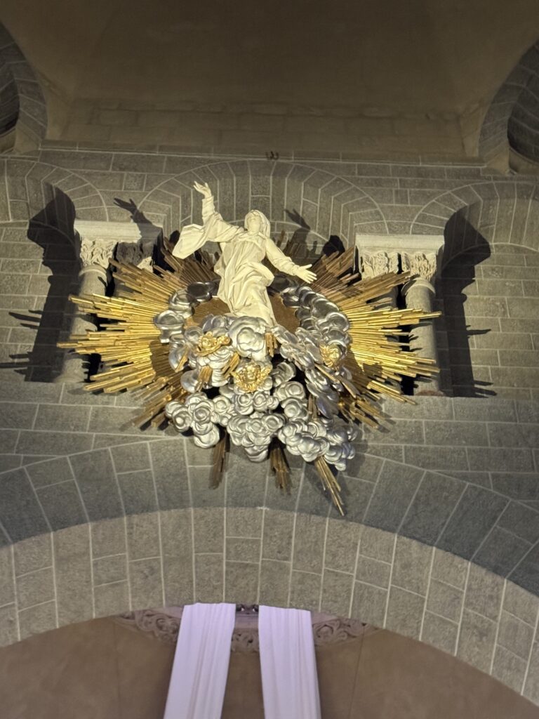Le Puy-en-Velay: tra la Cattedrale, il Rocher Saint-Michel e i vicoli del centro storico
