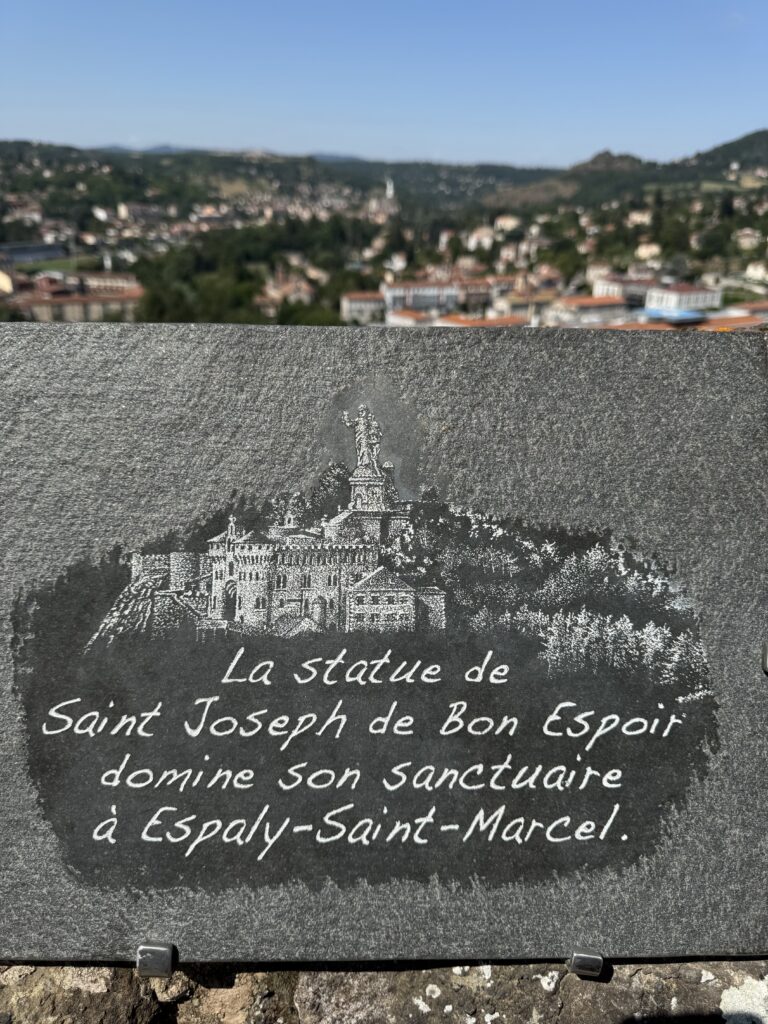 Le Puy-en-Velay: tra la Cattedrale, il Rocher Saint-Michel e i vicoli del centro storico