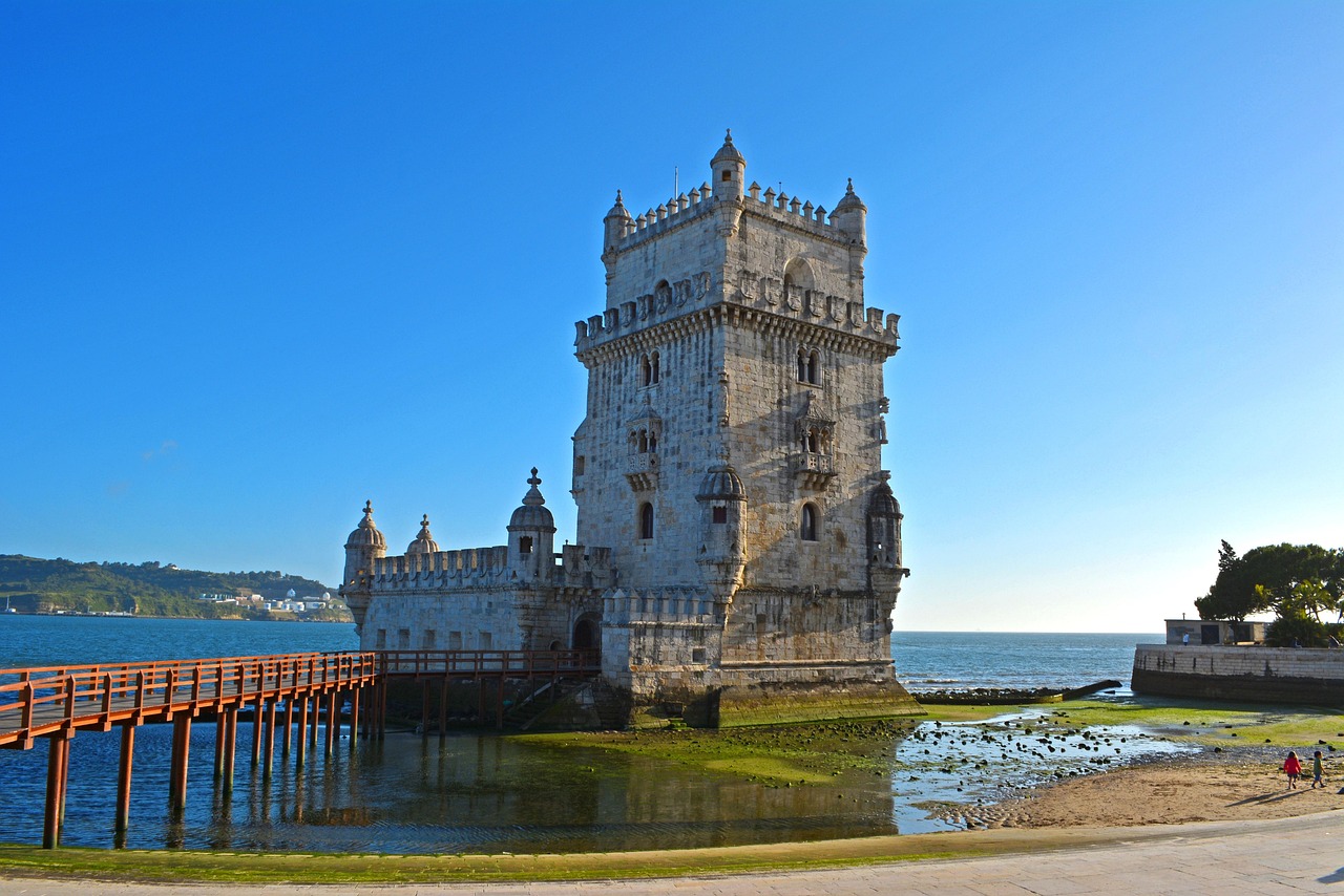 Lisbona in autunno: Miradouros, vicoli storici dell’Alfama e tramonti magici sul fiume Tago