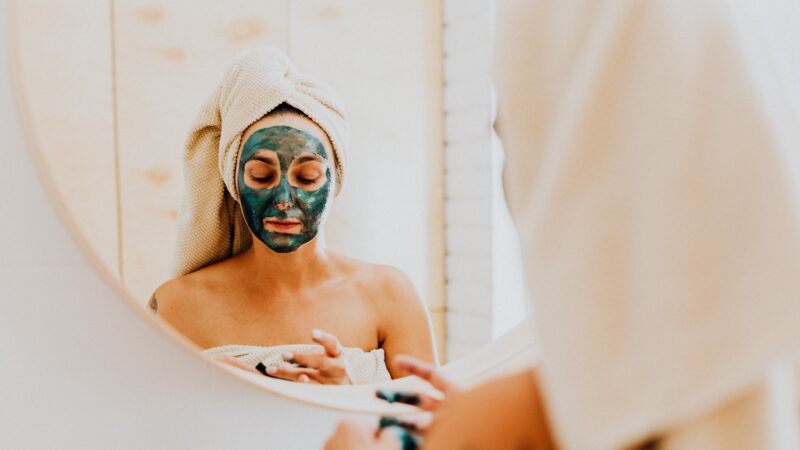 Maschere notte e Sleeping Mask: il segreto beauty per svegliarsi con la pelle idratata e radiosa in viaggio