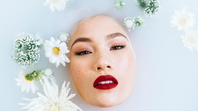 Sieri al retinolo in autunno: la mia guida per reintrodurli nella skincare post-estate