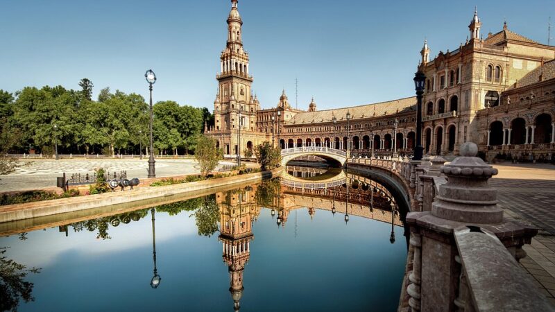 Siviglia in inverno: clima mite, tapas bar e la leggenda della Torre del Oro
