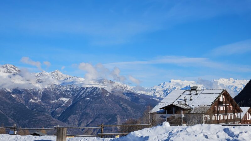 Aosta e il mercatino Marché Vert Noël: l’atmosfera alpina tra le rovine romane