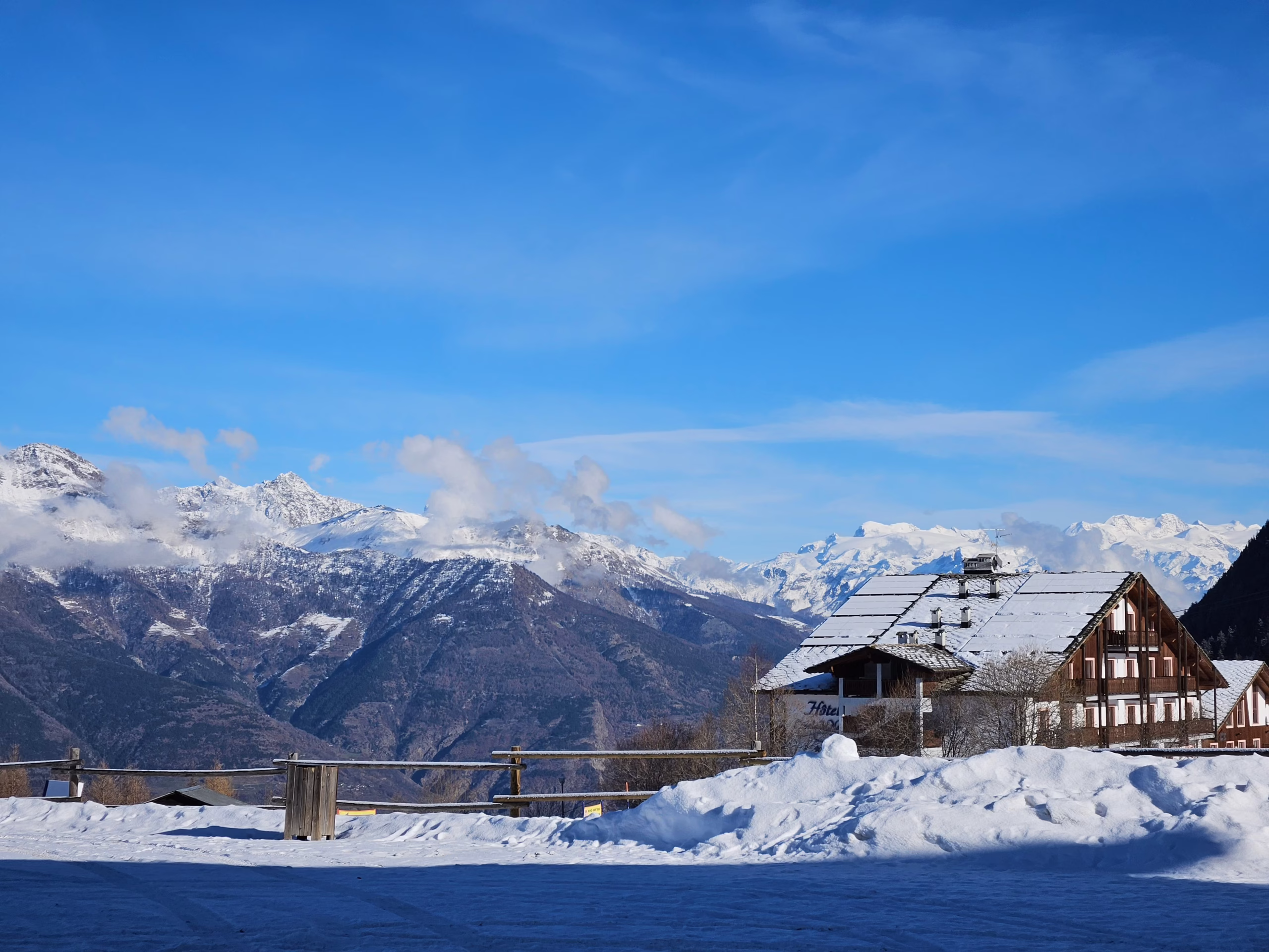 Aosta e il mercatino Marché Vert Noël: l’atmosfera alpina tra le rovine romane