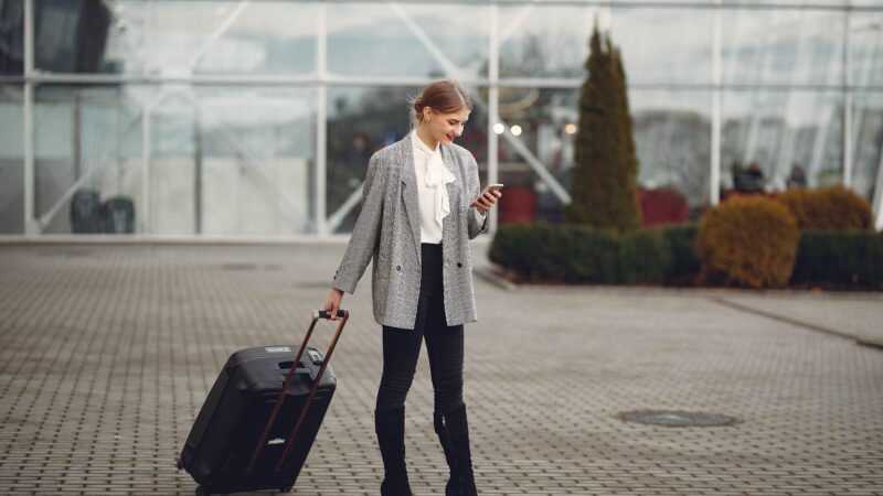 Bagaglio a mano cosmetici invernale: 7 strategie efficaci per proteggere i prodotti dagli sbalzi di temperatura in aereo