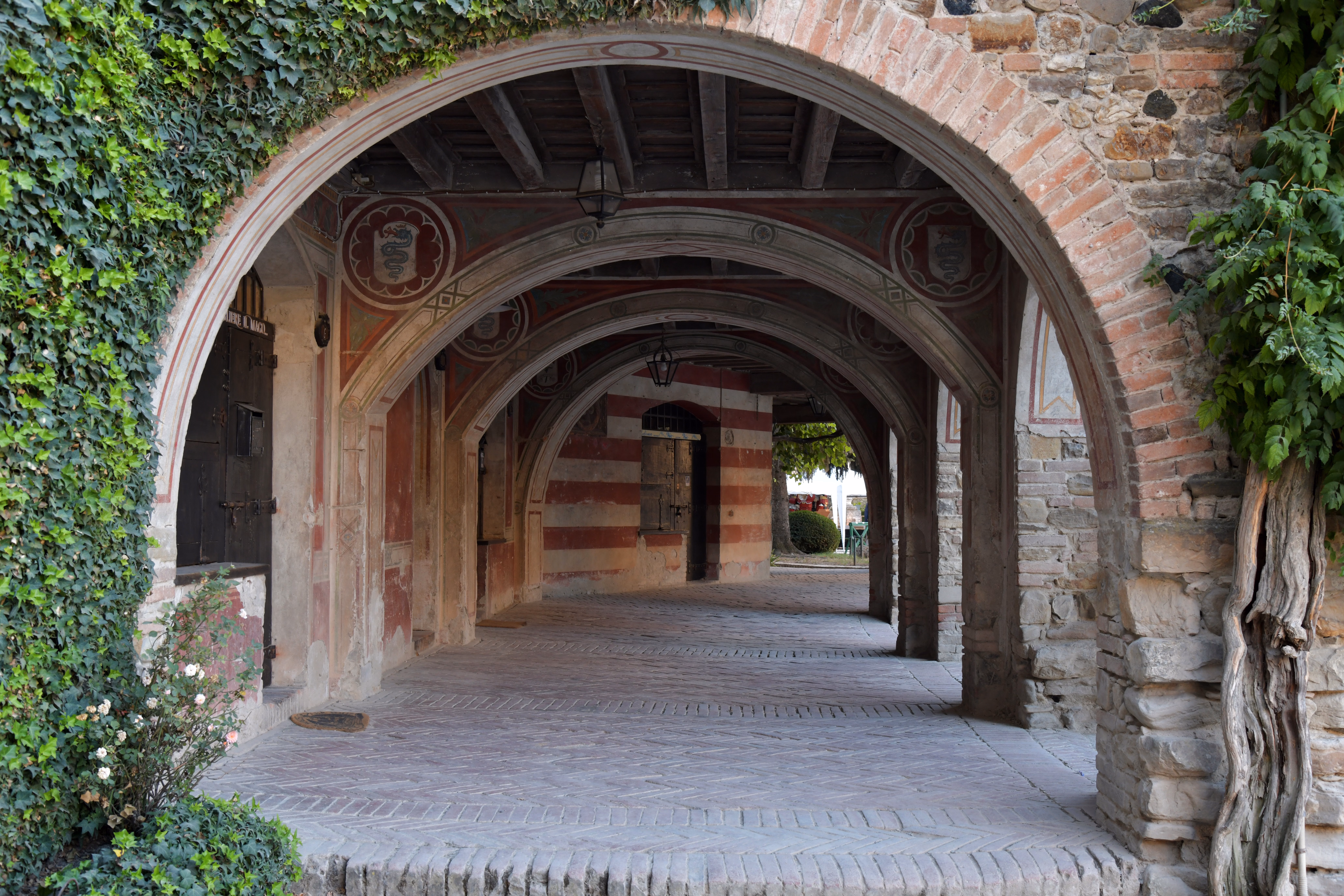 Grazzano Visconti e i borghi della Val Nure: 9 esperienze imperdibili tra spettacoli medievali e la leggenda del fantasma di Aloisa